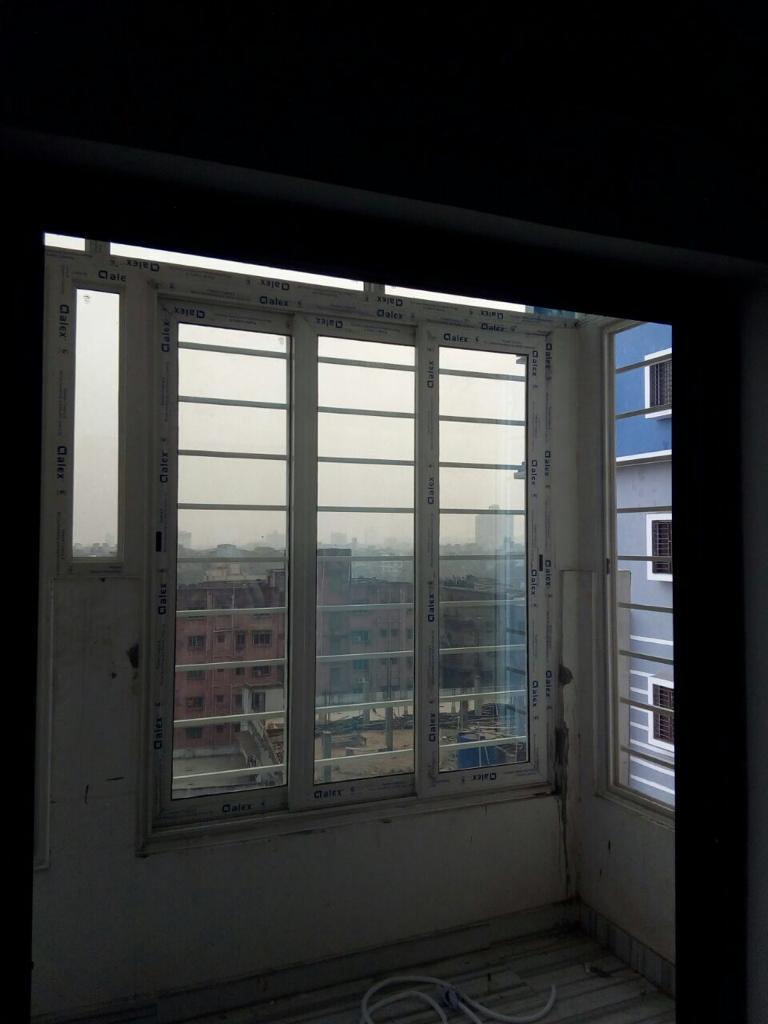 Aluminium Sliding Window - Aluminum Alloy, Custom Size , Powder Coated Finish, Sliding Open Style, Center Lock Handle Position, Custom Color Options