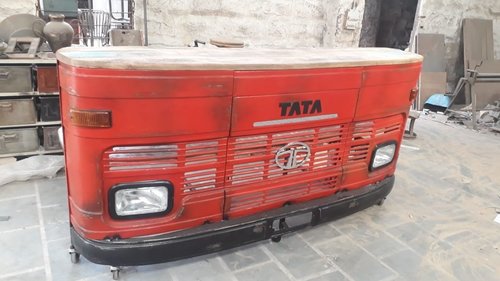 रेड ट्रक बार काउंटर