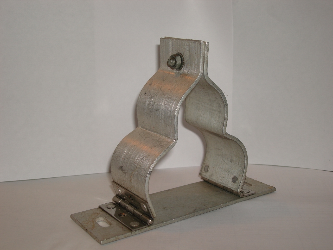 Trefoil Cleat Clamp - Color: Black