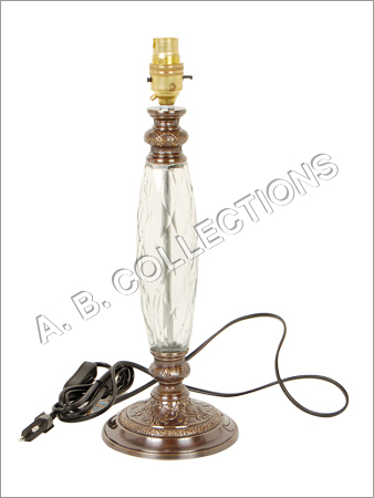 गोल उभरे हुए आधार वाला कांच का दीपक