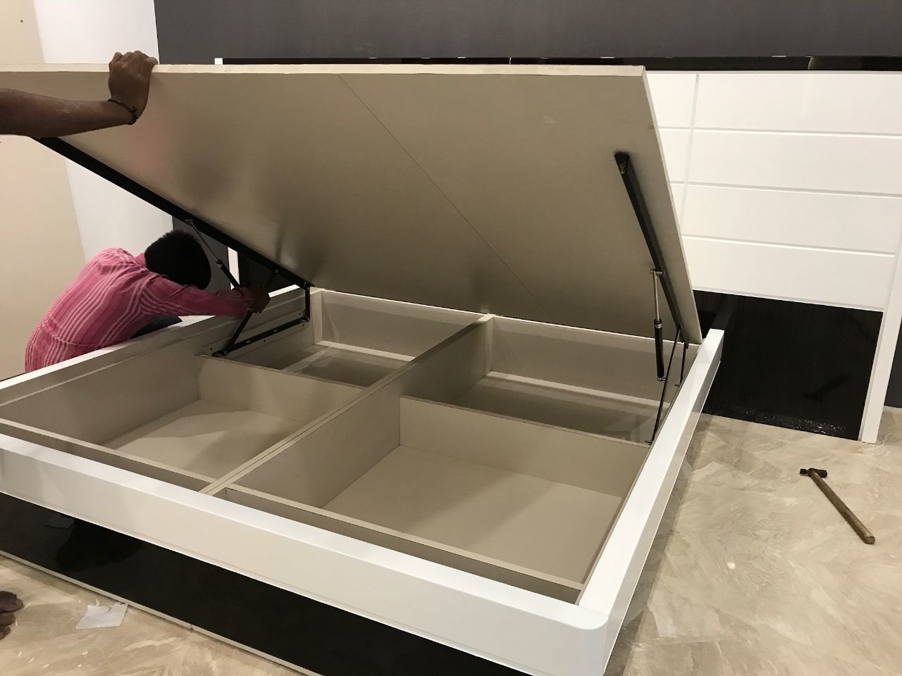 Hydraulic Double Bed With Box - Wood King Size 7x6 Ft, Finished Fabric Exterior