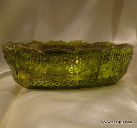 लाइट ग्रीन ग्लास सिल्वर टेबल प्लेट