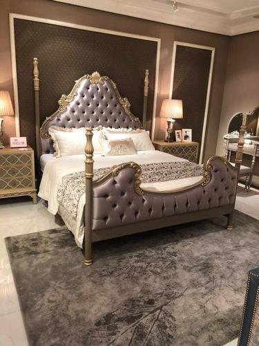 पुरातन डिज़ाइनर बिस्तर