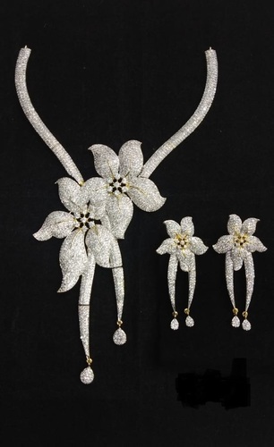 White Imitation Necklace