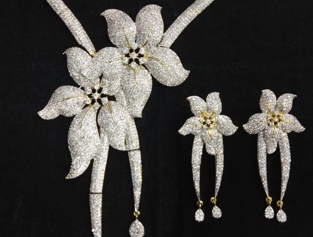 White Imitation Necklace