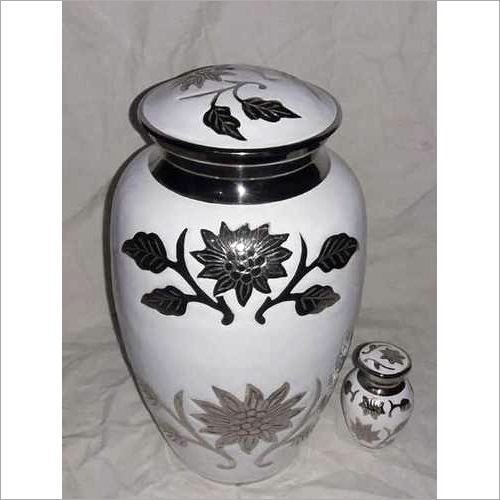 धातु के अंतिम संस्कार के बर्तन