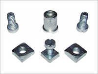 चौकोर नट