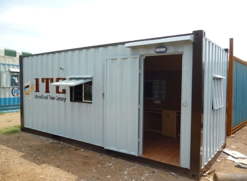 सफेद सुसज्जित केबिन