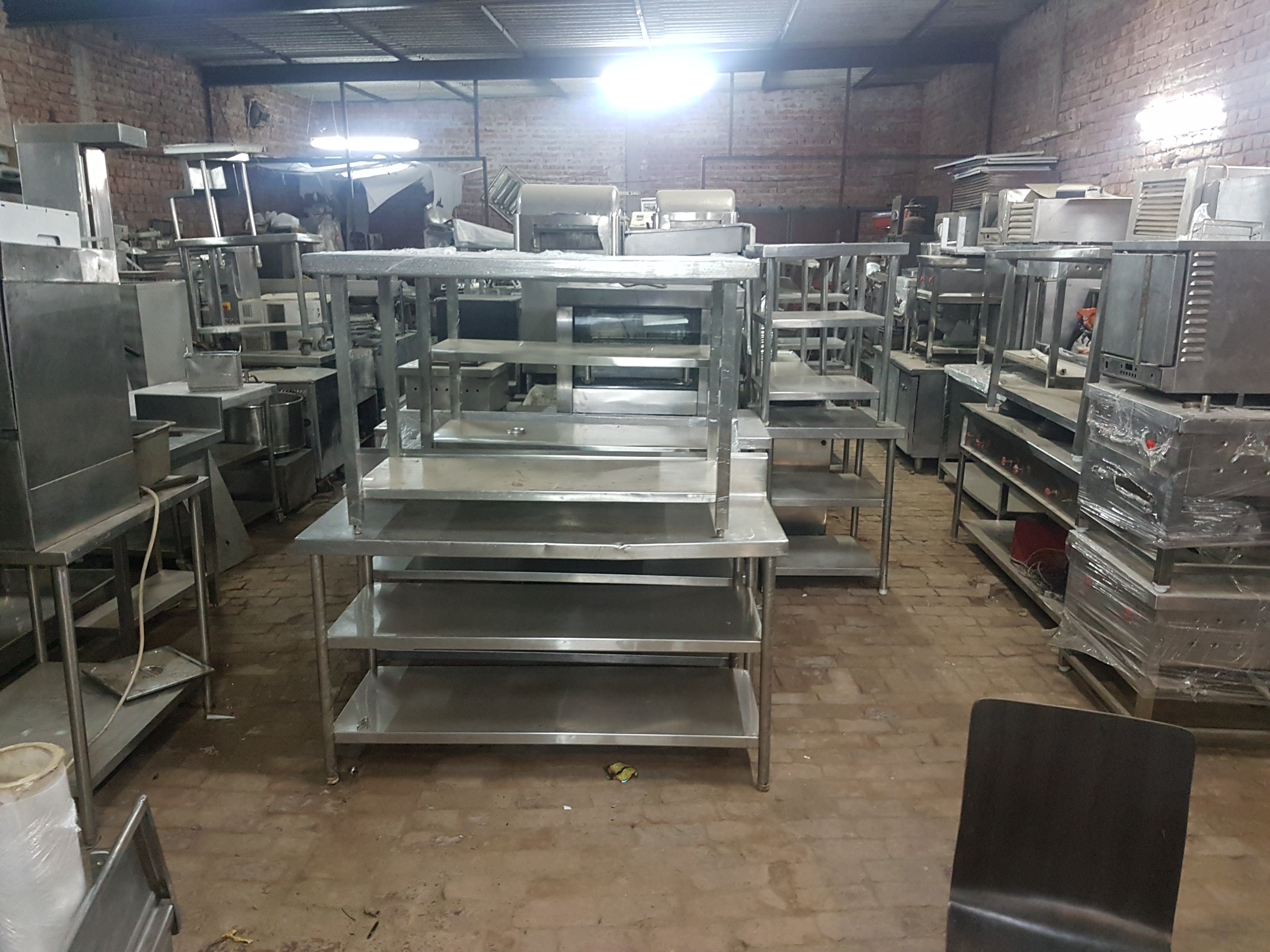 Sink With Table - Material: Stainless Steel