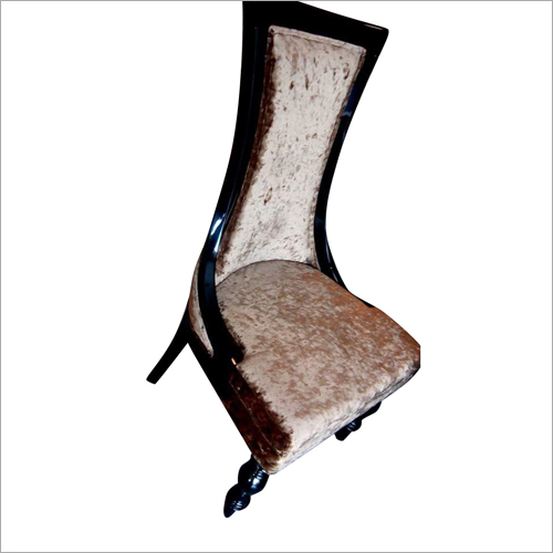 उच्च पीठ फैंसी लकड़ी की कुर्सी