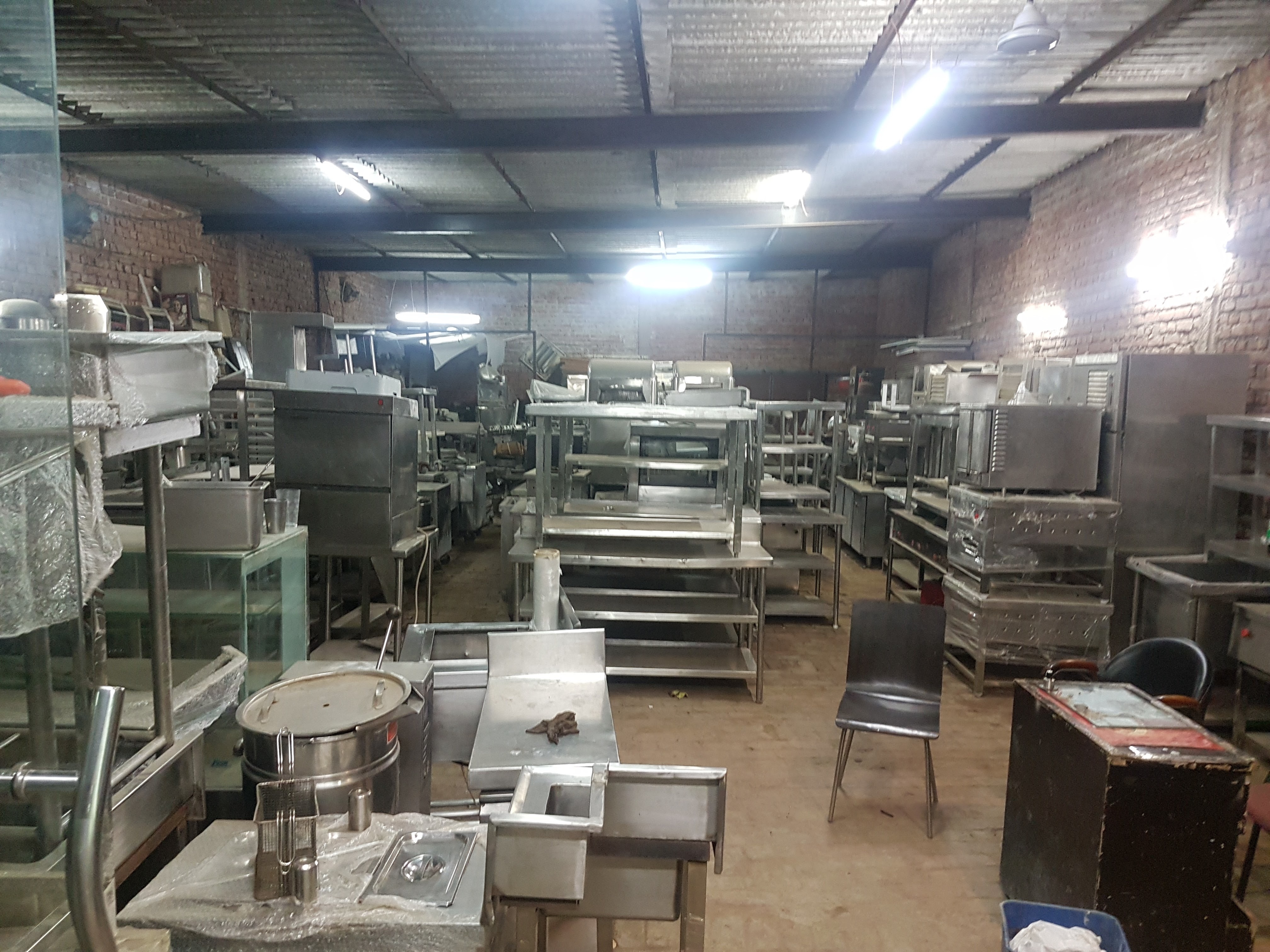 Used Kitchen Equipment - Stainless Steel, Versatile Size For Restaurants, Hotels, And Bakeries | Durable, Corrosion-resistant, Customizable Solutions With Sandwich Grillers & Food Service Trolleys