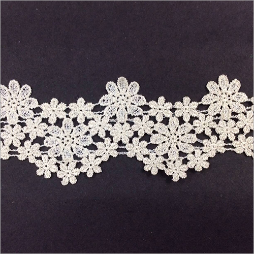 फैंसी लेस