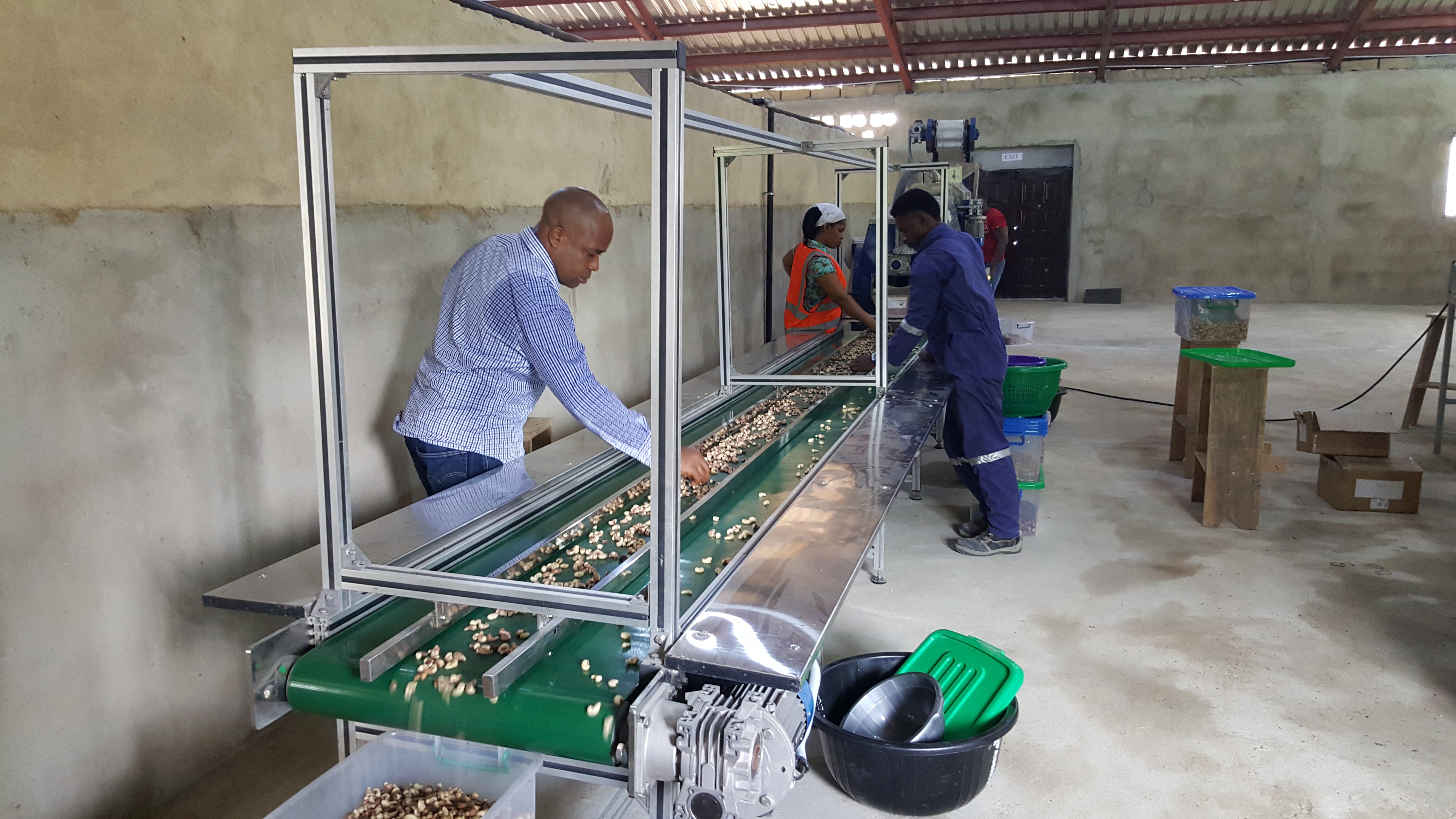 Material Handling Equipment Capacity: 40 Ton/day