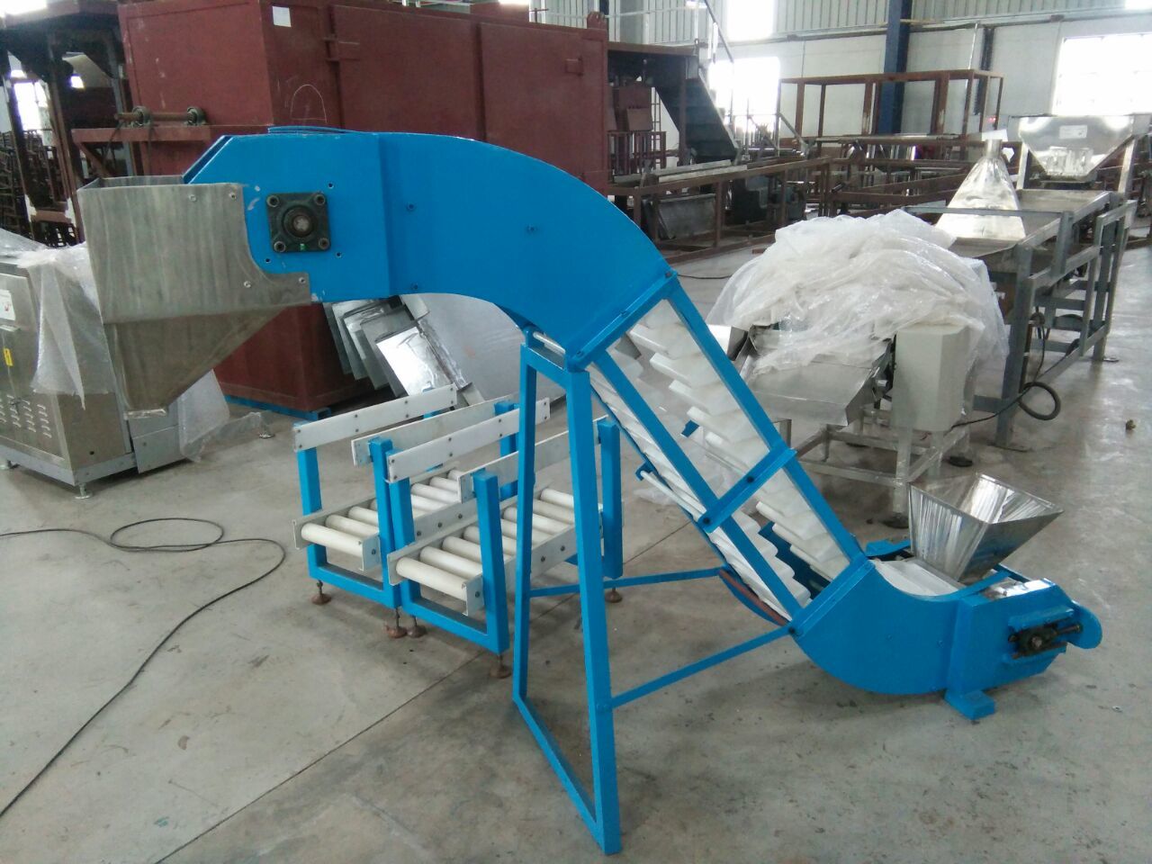 Material Handling Equipment Capacity: 40 Ton/day