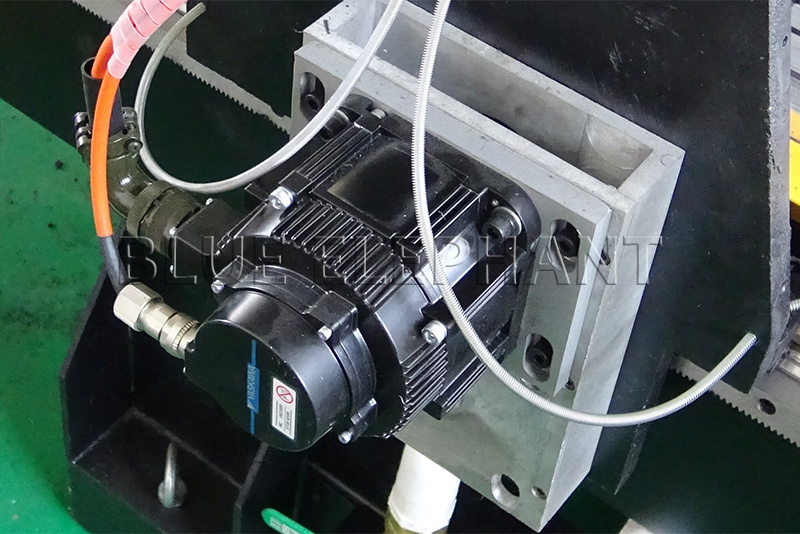 Black Good Quality Furniture Making Atc 1325 Rotary Taiwan Syntec Cnc Wood Router Machine With Ce Certificate