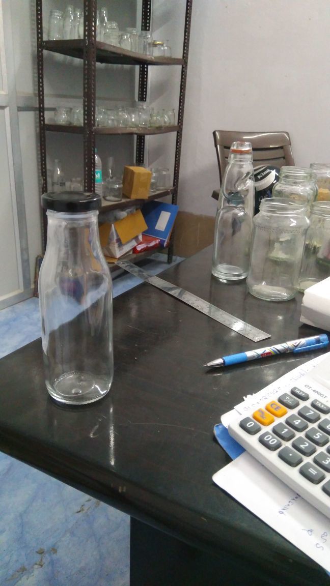 Milk Glass Bottles - 1000 Ml | Transparent Design With Durable Metal Lug Cap For Secure Sealing And Freshness Retention