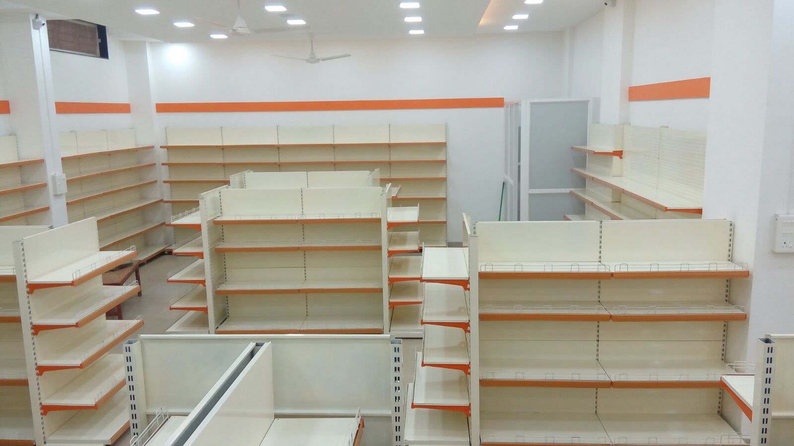 Double Display Racks Capacity: Up To 80 Kg Kg/hr