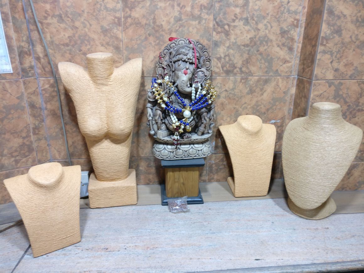 Neck Jewe - Handmade Velvet Jewelry, 12-30 Inch Size | Polished Finish, Folding Fit For Bracelets And Necklaces, Perfect Gift