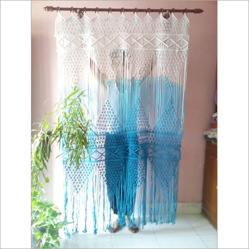 सफेद और नीला पर्दा