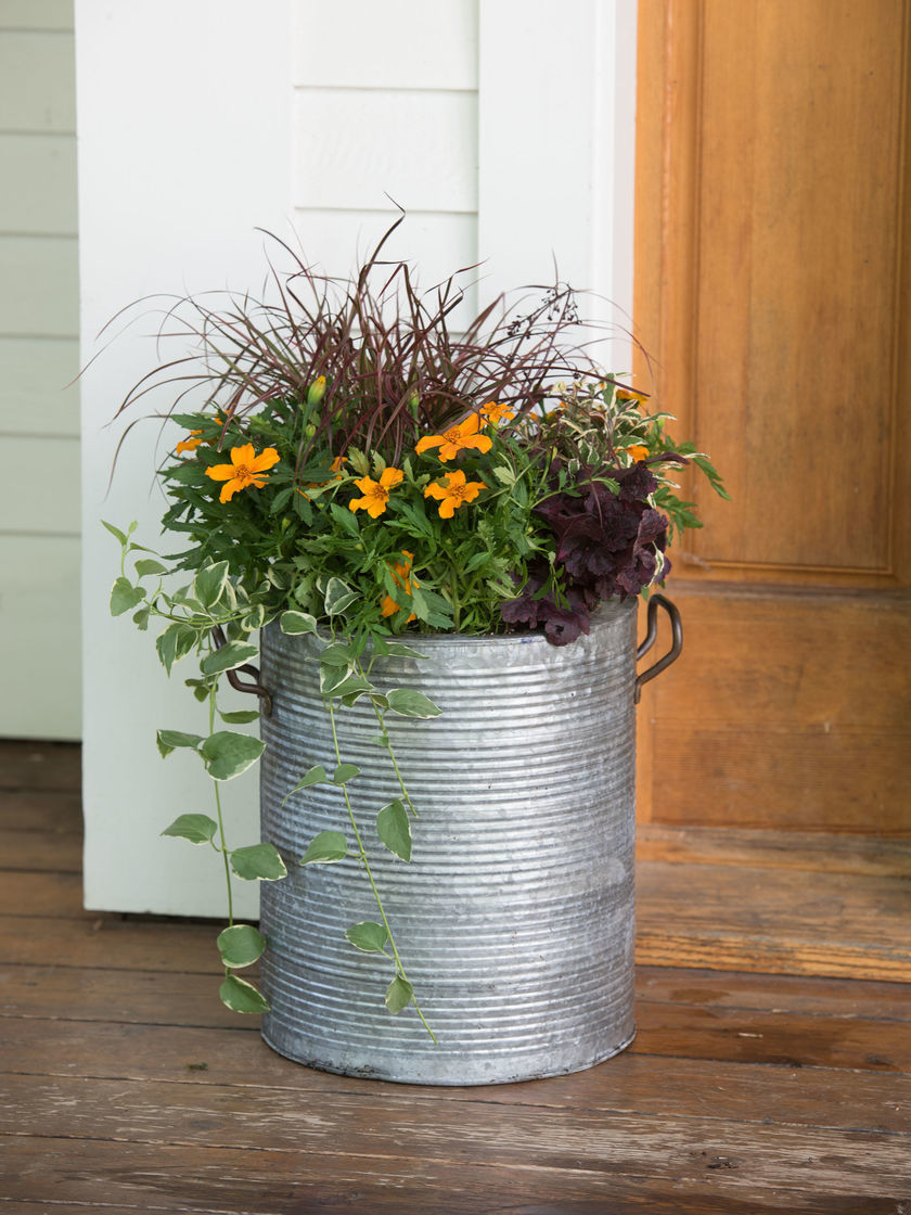 Brown Set Of 3 Metal Planters With Diamond Design For Home Decor