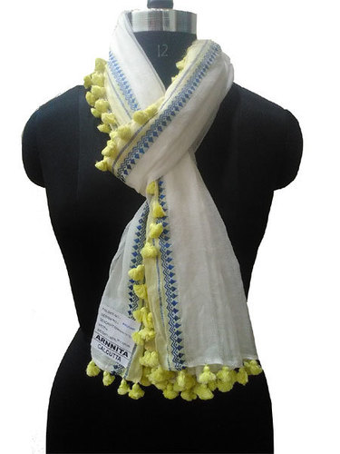 कॉटन पोम्पोम हाथ से बुनाई गई स्कार्व्स