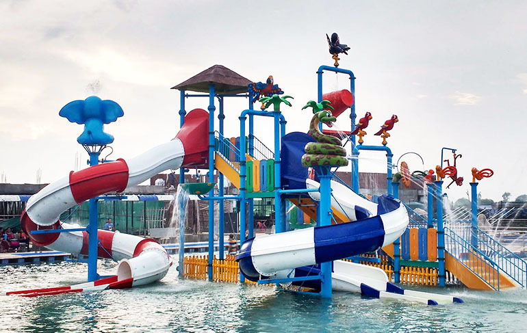Metal 5 Platform Water Play System