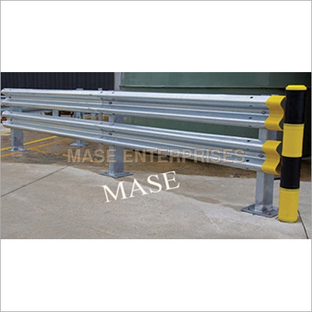 डब्ल्यू बीम क्रैश बैरियर