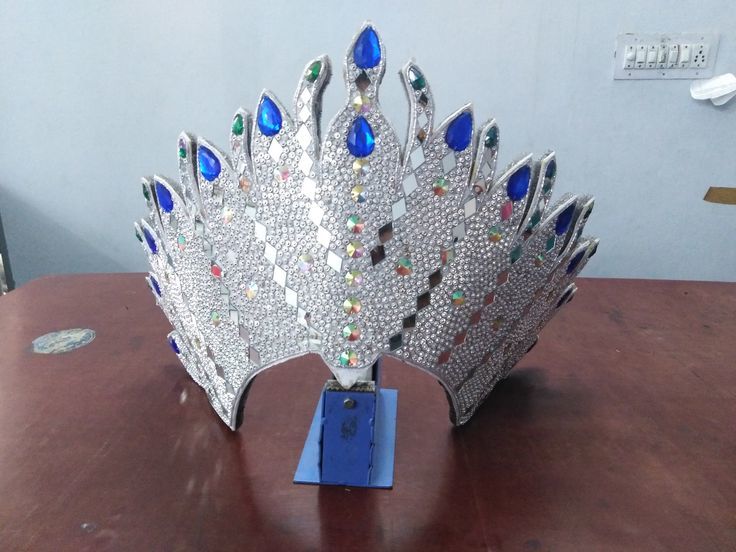 White And Silver Crown