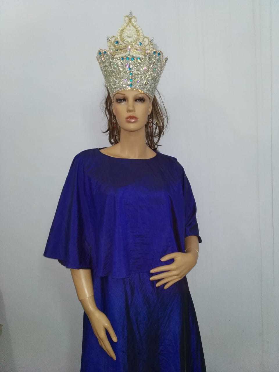 White And Silver Crown