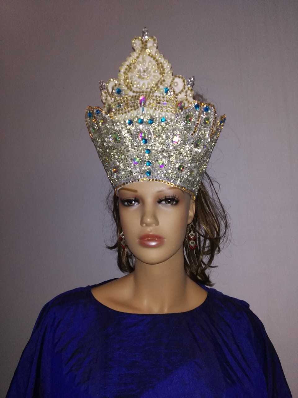 White And Silver Crown
