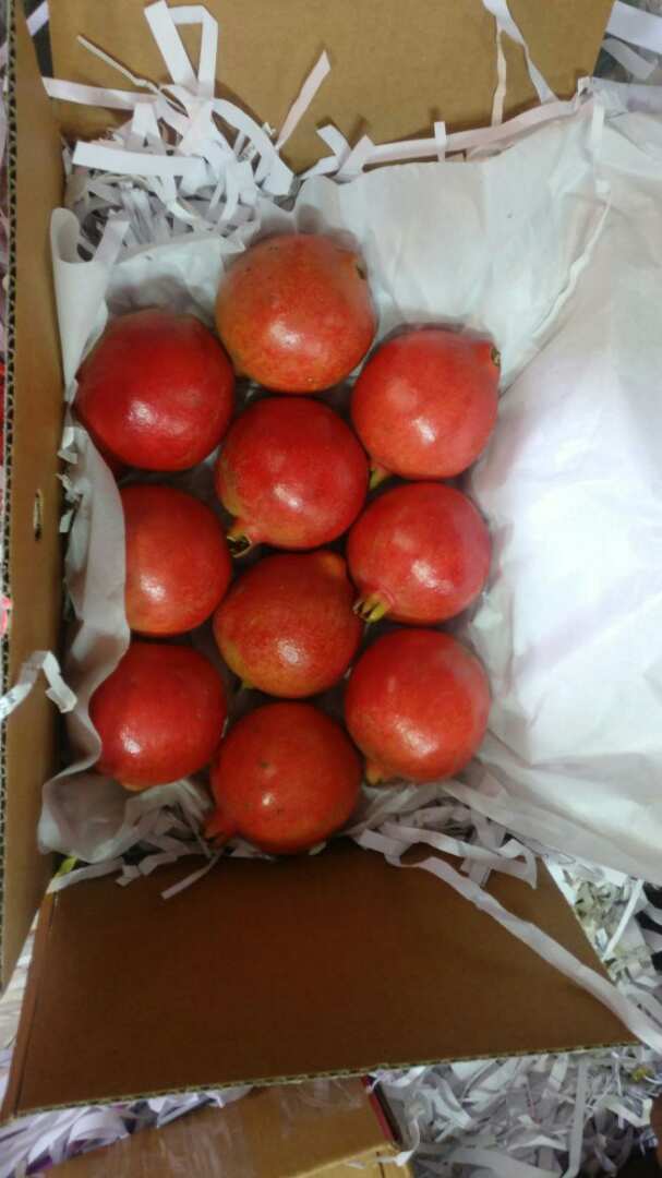 2020 Crop Dark Red Pomegranate - Weight 2.8 Kg, Sweet Taste, Dark Cherry Red Arils, Organic Cultivation, Whole Fruit, Ideal For Snacking