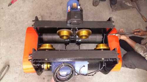 Wire Rope Hoist - Steel, 1-5 Tons Capacity | Electric Power, Remote/Panel Control, Ideal for Lifting Machine Parts, Steel, Concrete