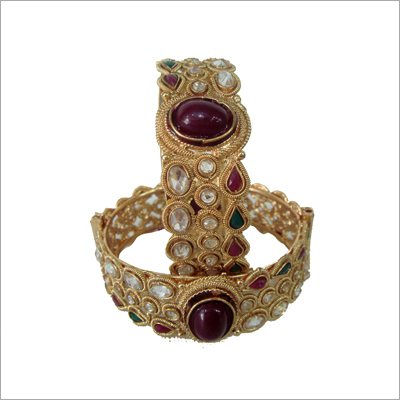 मोतीदार सोने की चूड़ियाँ