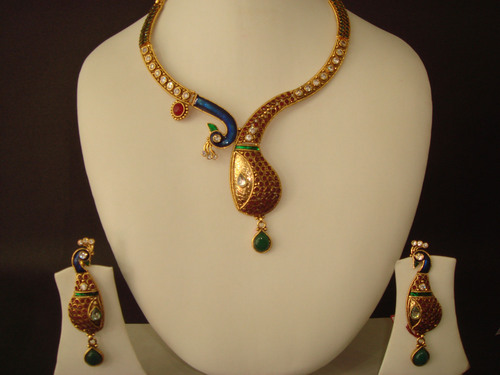 नकल हार सेट