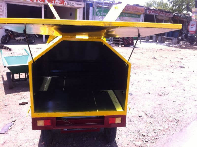 Garbage Waste Bin Mounted On E Rickshaw