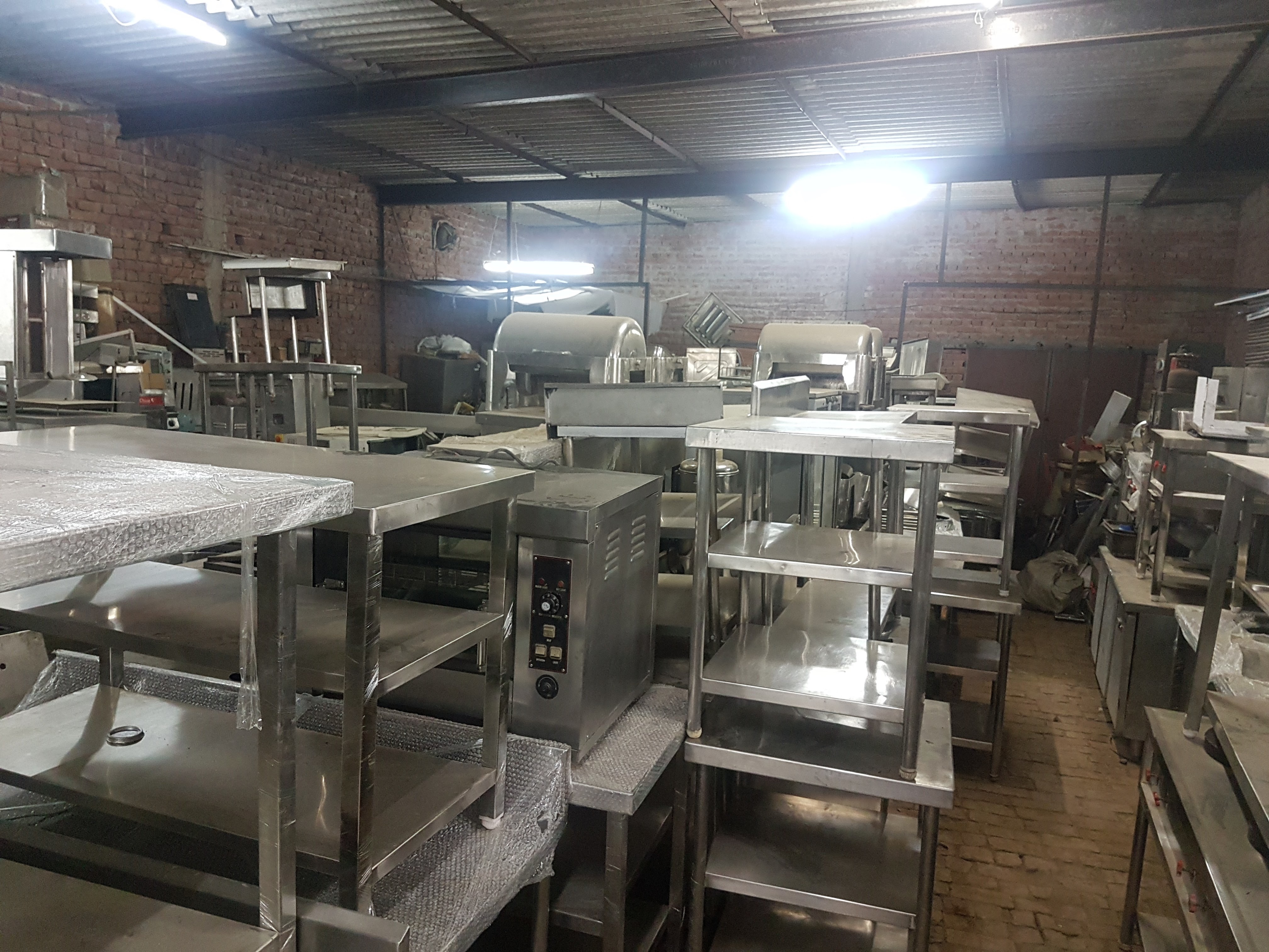 Kitchen Equipment - Automatic Grade: Manual