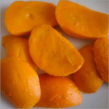 जमी हुई अल्फोंसो आम के स्लाइस