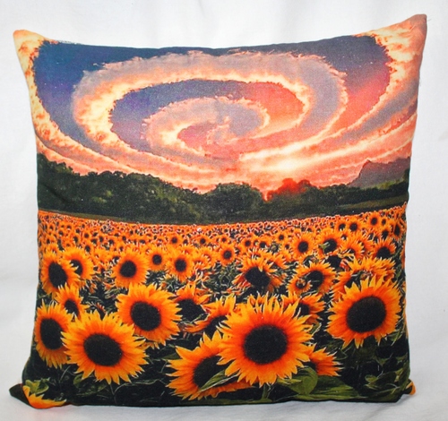 फूलों के प्रिंट वाला कुशन कवर