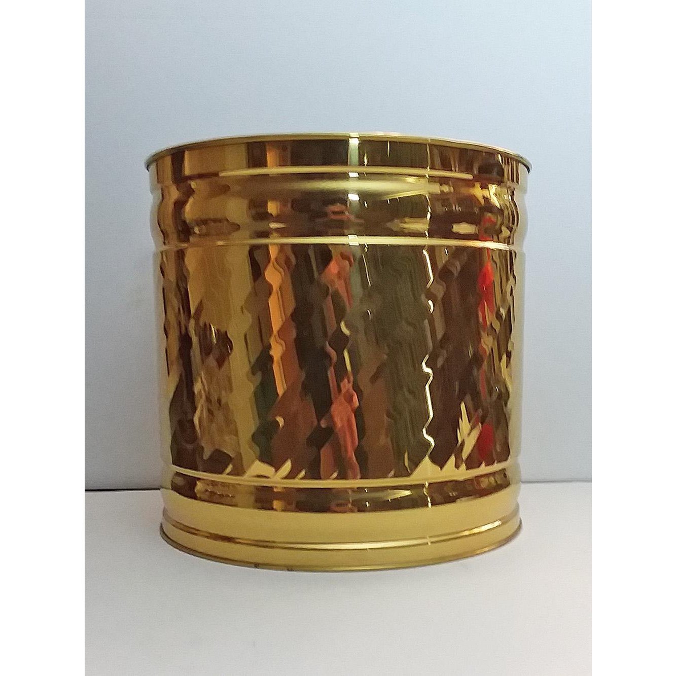 Bristol Round Swirl Brass Planter Dimensions: 10.5 W A 10.5 D A 9.75 H Centimeter (Cm)