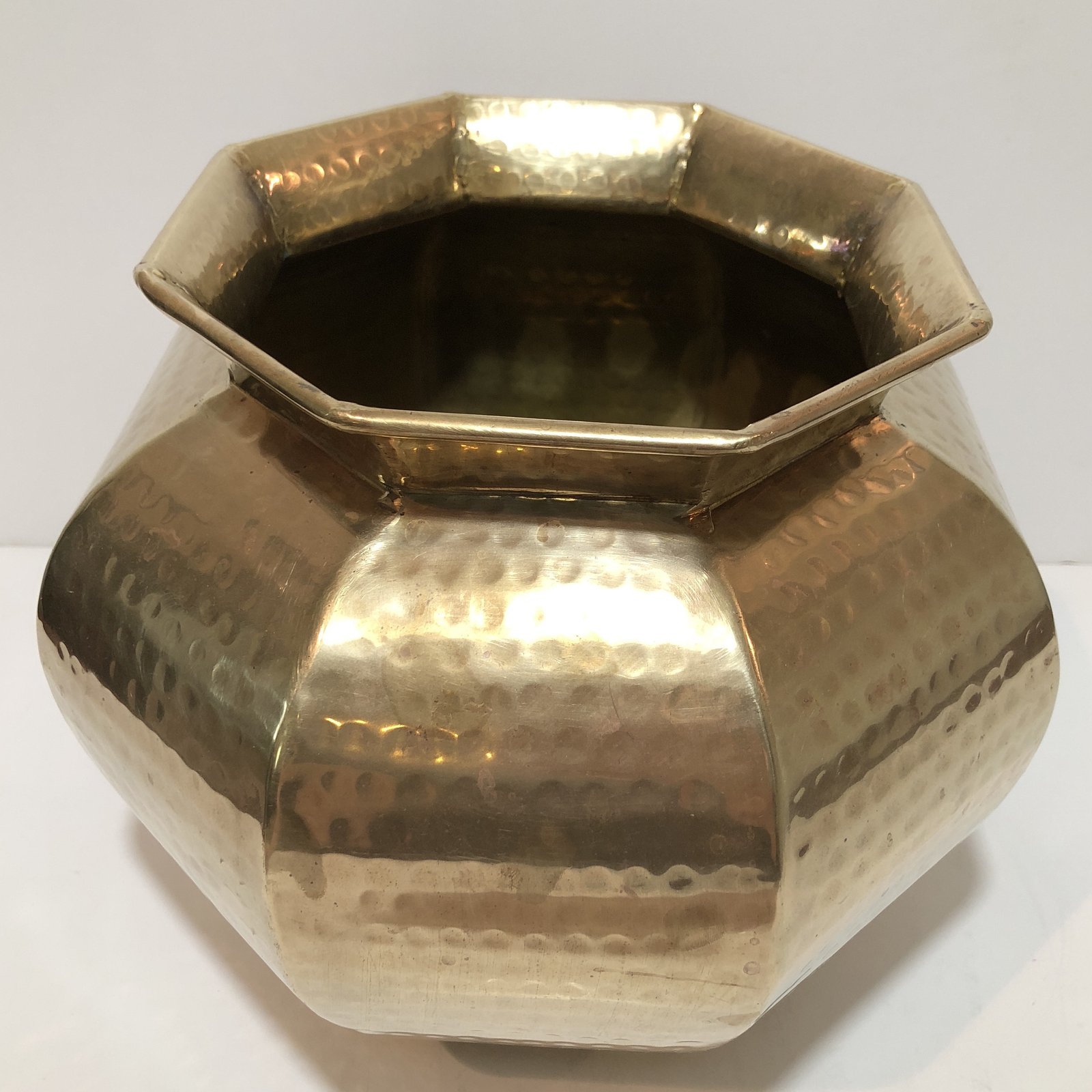 Large Vintage Hammered Brass Planter Or Vase Dimensions: 10.5 W A 10.5 D A 10 H Centimeter (Cm)
