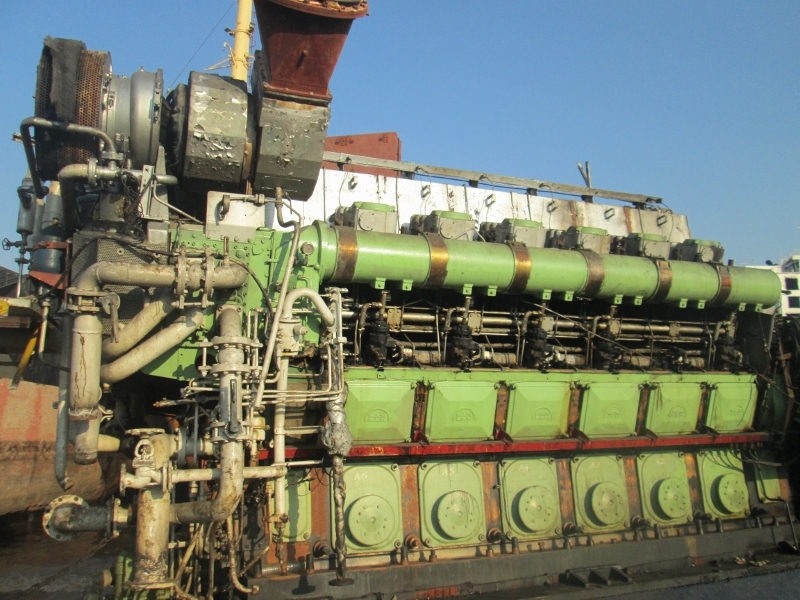 Semi-automatic Man B&w 12v32/40 Marine Engine Year 2003