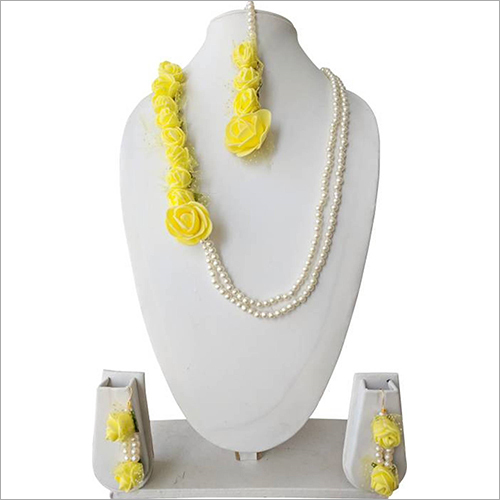 आर्टिफिशियल फ्लावर फैंसी नेकलस सेट