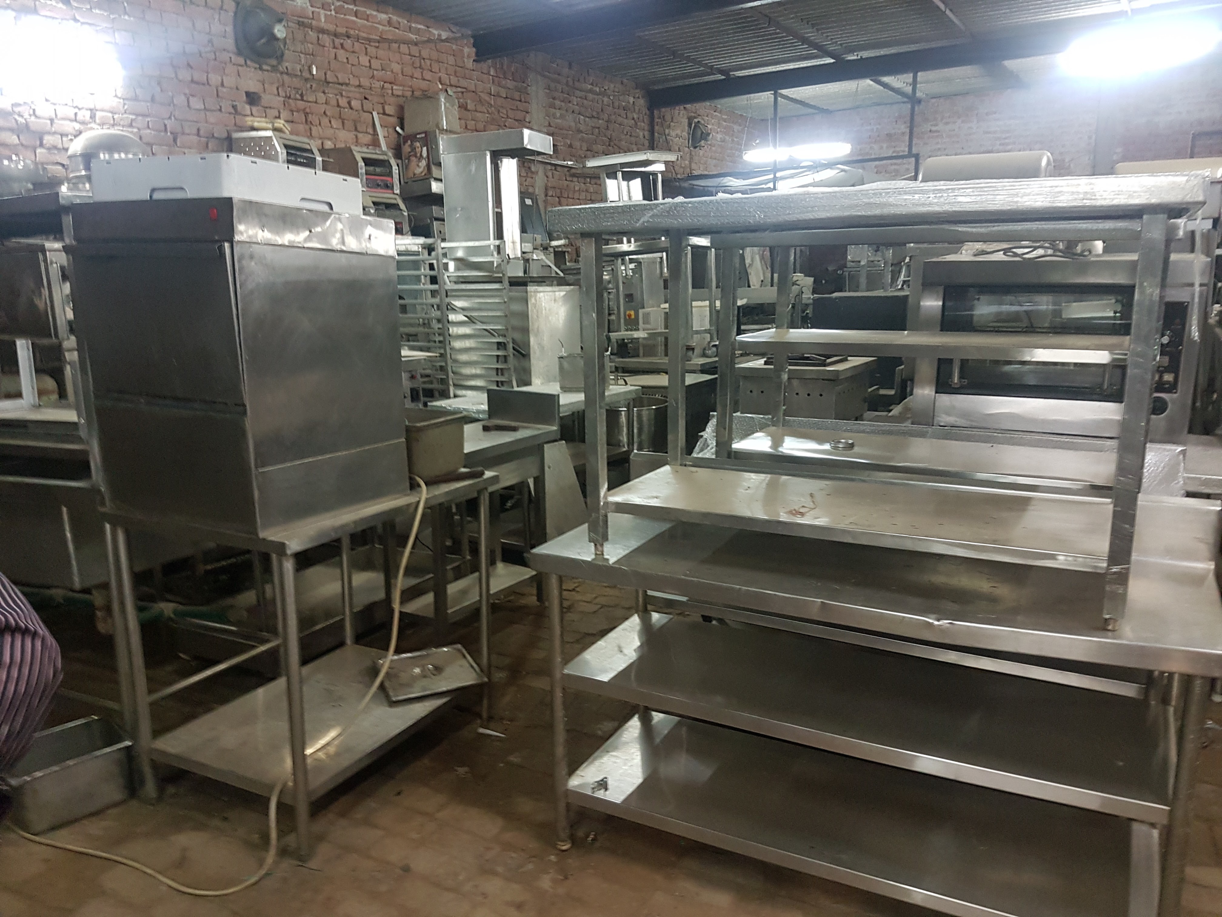 Industrial Kitchen Equipment - Automatic Grade: Semi Automatic