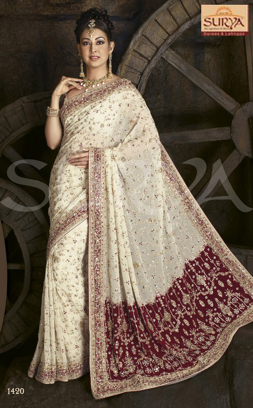 डिजाइनर पारंपरिक साड़ियों