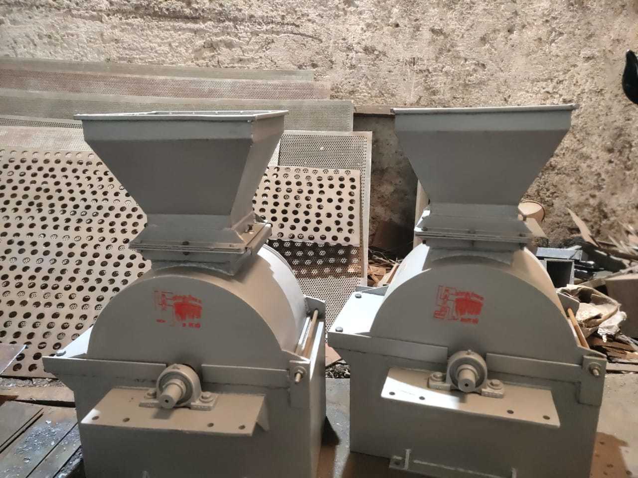 Tragacanth Breaking Machine - Capacity: 600 Kg/hr