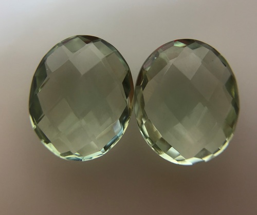 हरी अमेथिस्ट कैबोचोन