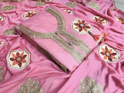 अनोखी पोशाक सामग्री