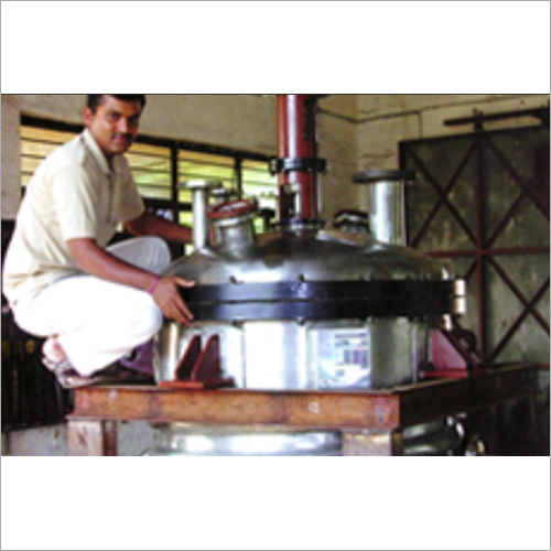 Agitated Reactor - Stainless Steel, Single Shaft, Silver | Rust-Proof, High Reliability, Easy to Operate with Limpet Coil for Liquid Mixing