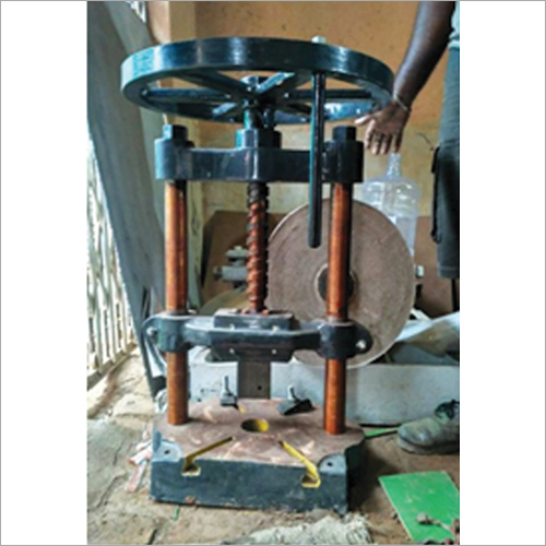 Hand Press Paper Plate Making Machine Power: 220V Watt (W)