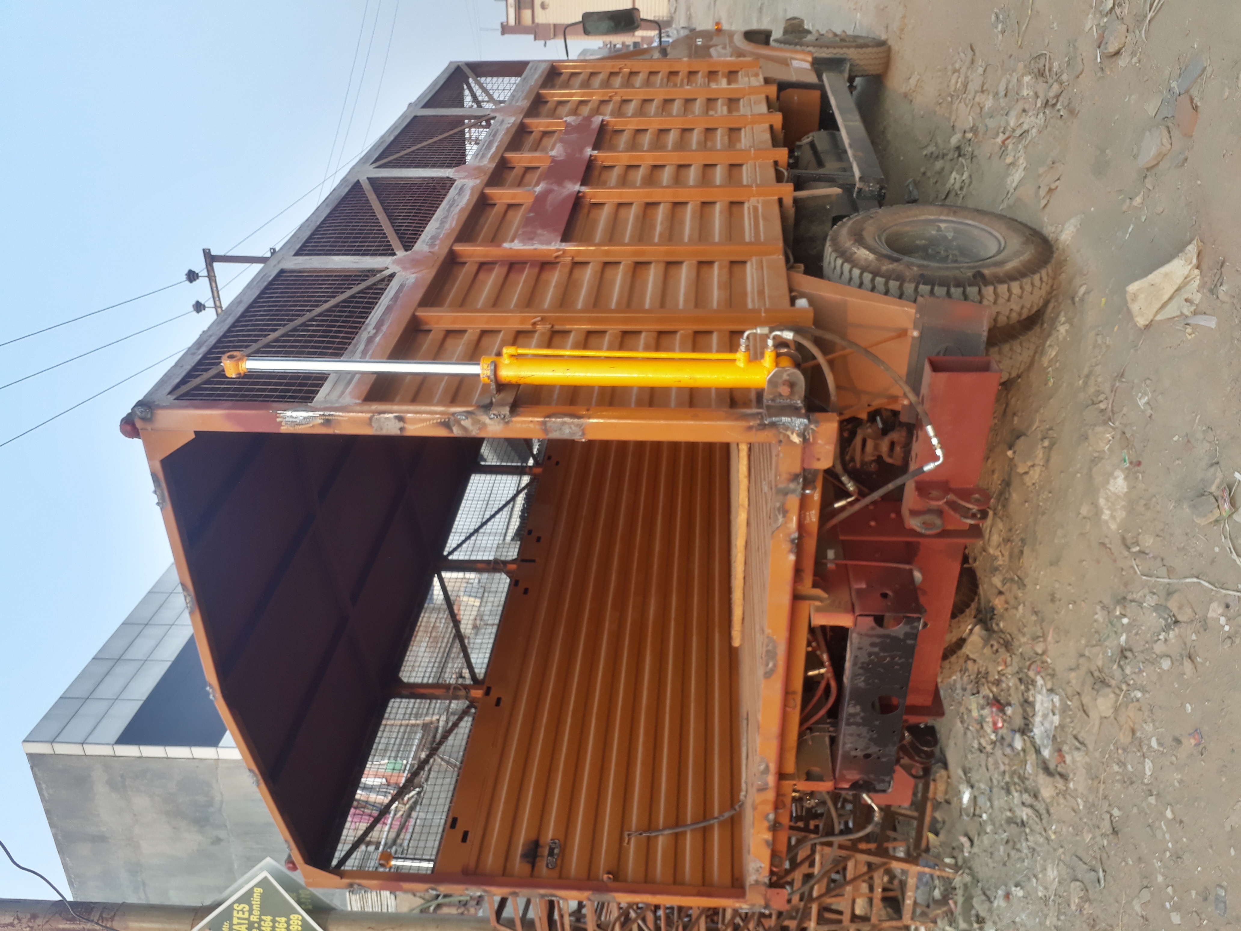 Animal Catcher - Seamless Frp, 1.6ft Thickness | Ergonomic Design, Hydraulic Power, Multiple Racks, Air Ventilation, Led Lighting